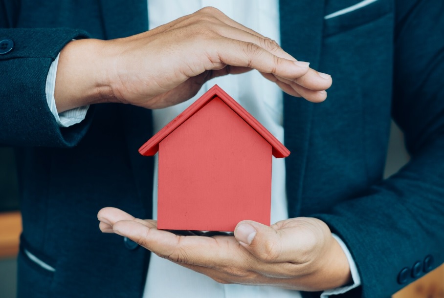 Jak ubezpieczenie wpływa na odpowiedzialność prawną zarządcy nieruchomości?