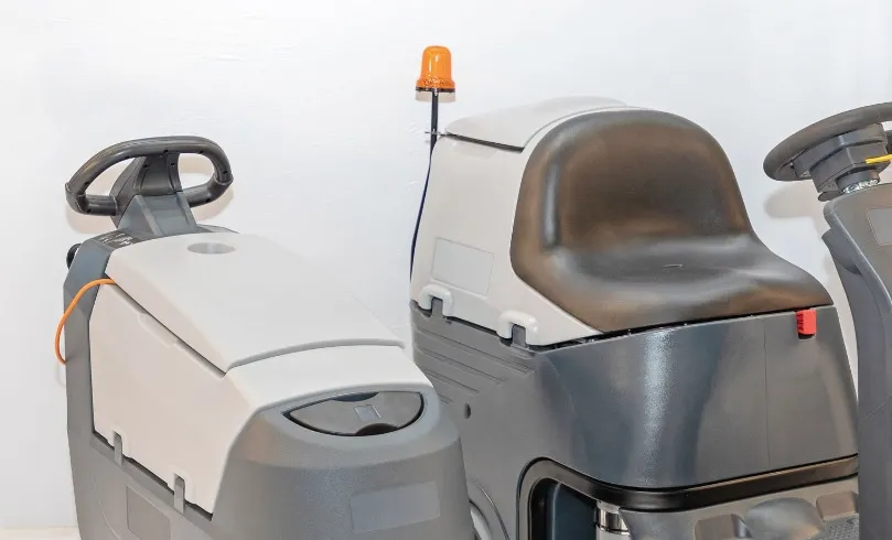 Jakie argumenty przemawiają za tym, że leasing maszyn czyszczących może być rozsądniejszy od zakupu